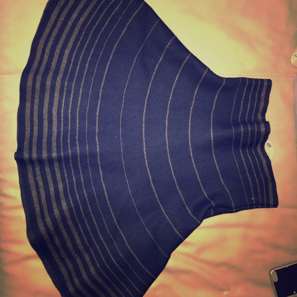 Navy blue knit skirt